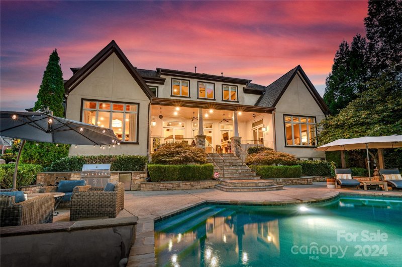 Property image 3 at 8013 Wicklow Hall Drive, Matthews, NC 28104