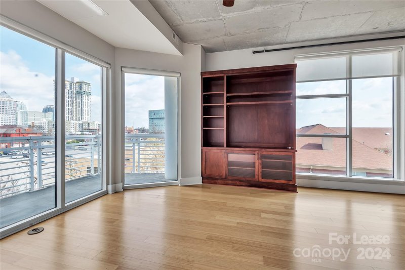 Property image 3 at 505 E 6th Street, Charlotte, NC 28202