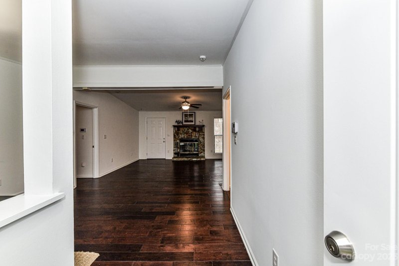 Property image 3 at 7927 Tiburon Circle, Charlotte, NC 28215