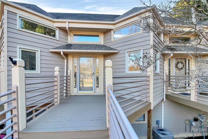 Property image 3 at 13932 Queens Harbor Road, Charlotte, NC 28278