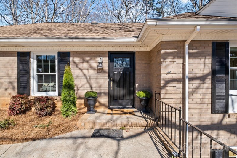 Property image 4 at 201 Glen Oaks Road, Charlotte, NC 28270