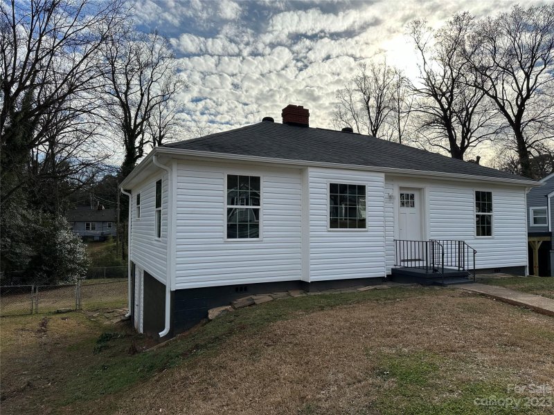 Property image 2 at 2571 Brentwood Place, Charlotte, NC 28208