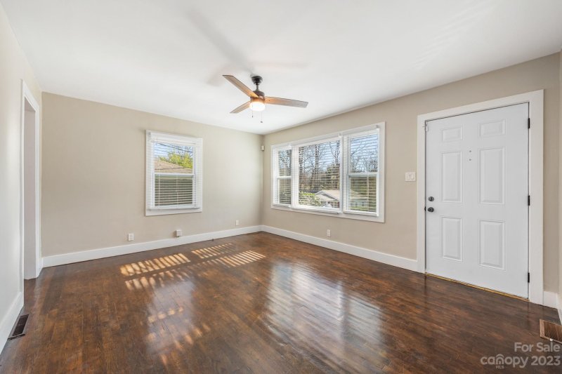 Property image 3 at 1923 Garnette Place, Charlotte, NC 28216