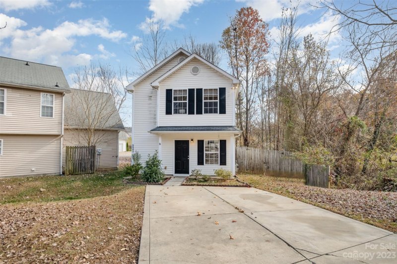 Property image 3 at 5541 Peachwood Drive, Charlotte, NC 28216