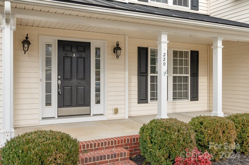 Property image 3 at 220 Flowering Grove Lane, Mooresville, NC 28115