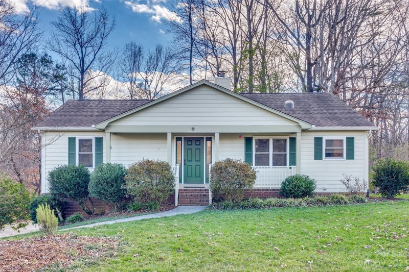 102 Brookside Drive