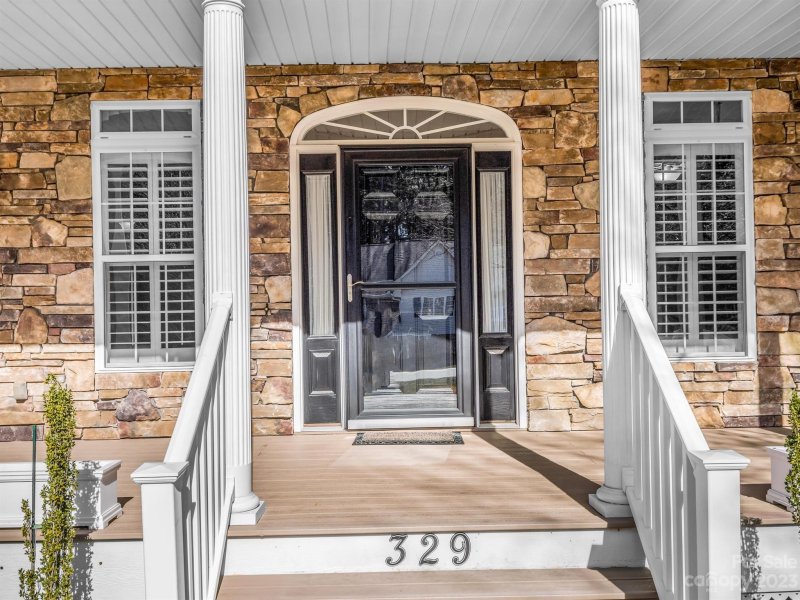 Property image 2 at 329 Classic Oaks Circle, Hendersonville, NC 28792