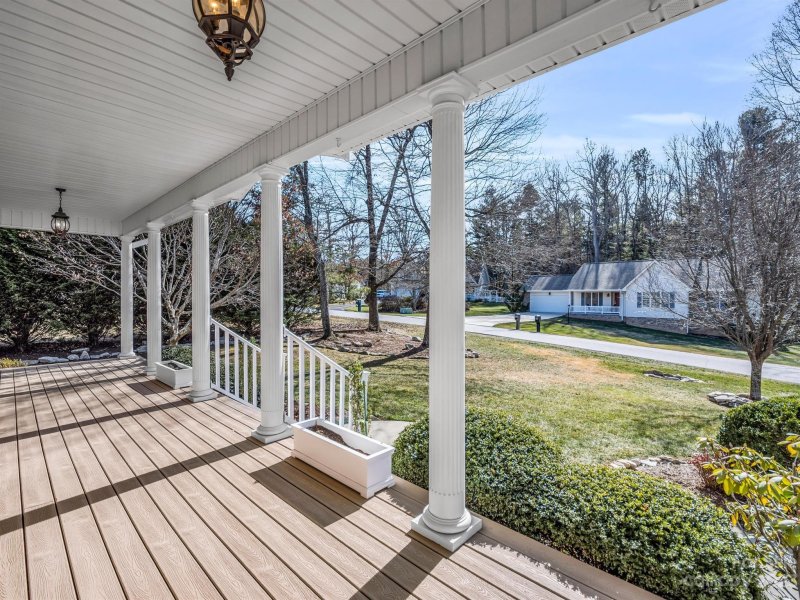 Property image 4 at 329 Classic Oaks Circle, Hendersonville, NC 28792