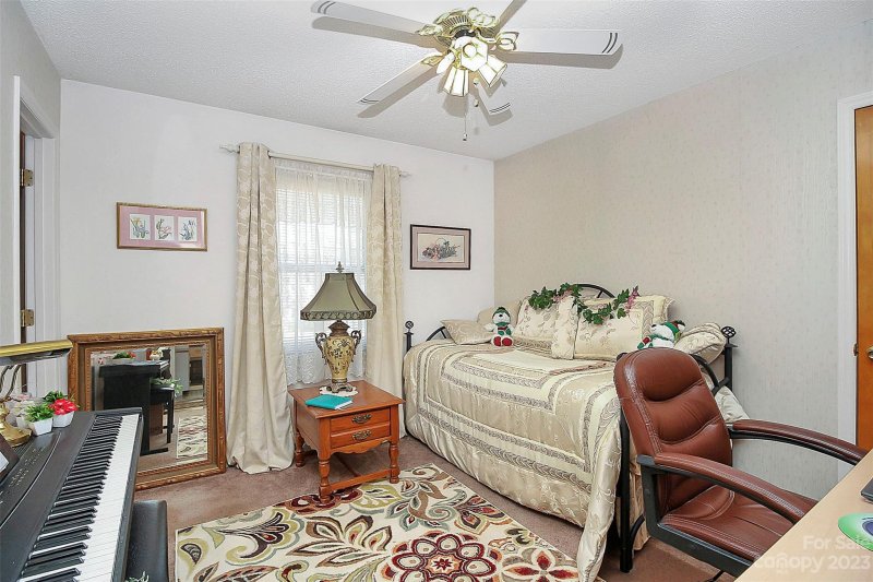 Property image 4 at 2208 Knickerbocker Drive, Charlotte, NC 28212