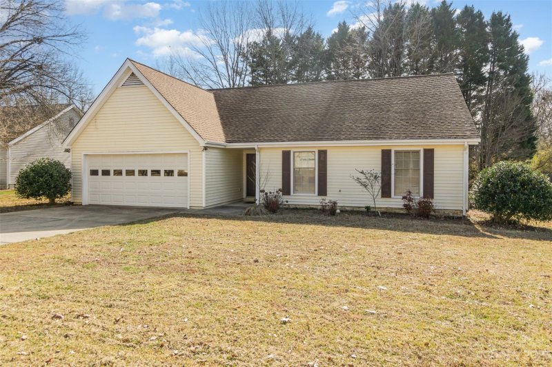 Property image 2 at 10000 Fairlea Drive, Charlotte, NC 28269