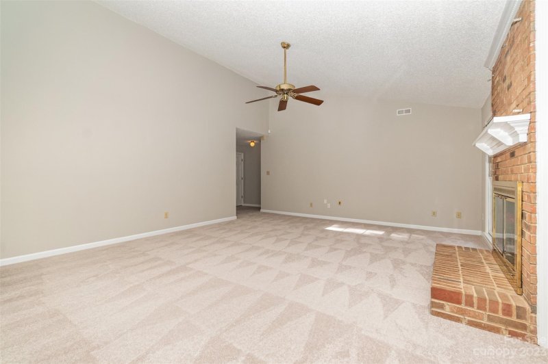 Property image 5 at 10000 Fairlea Drive, Charlotte, NC 28269