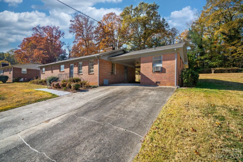 Property image 4 at 549 10th Street Place, Hickory, NC 28601