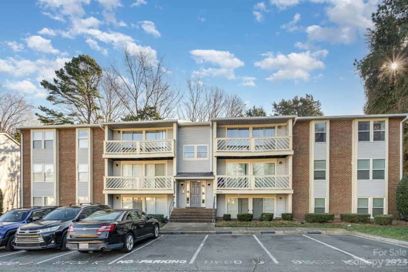 Property image 2 at 9500 Shannon Green Drive, Charlotte, NC 28213