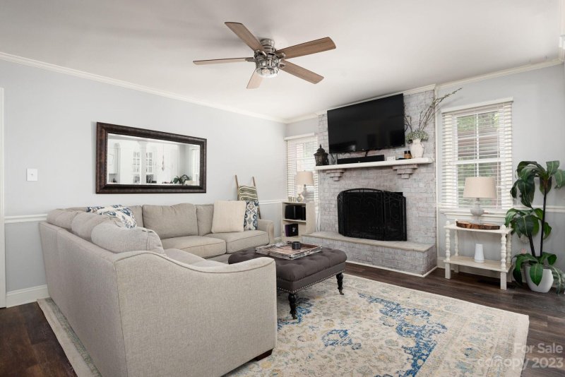 Property image 3 at 5707 All Saints Lane, Charlotte, NC 28226