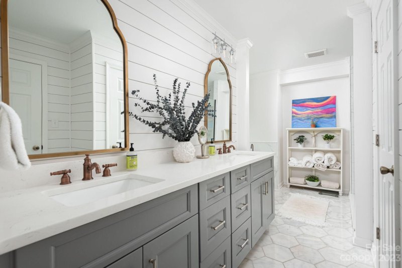 Property image 4 at 5707 All Saints Lane, Charlotte, NC 28226