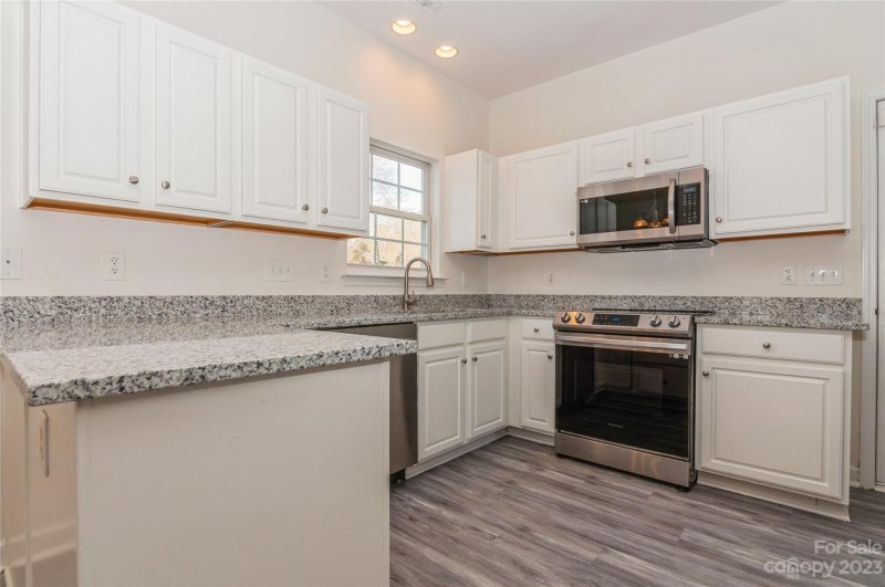 Property image 4 at 9221 Mitchell Glen Drive, Charlotte, NC 28277