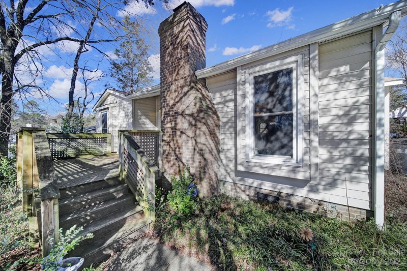 Property image 3 at 7811 Heatherdale Court, Charlotte, NC 28212