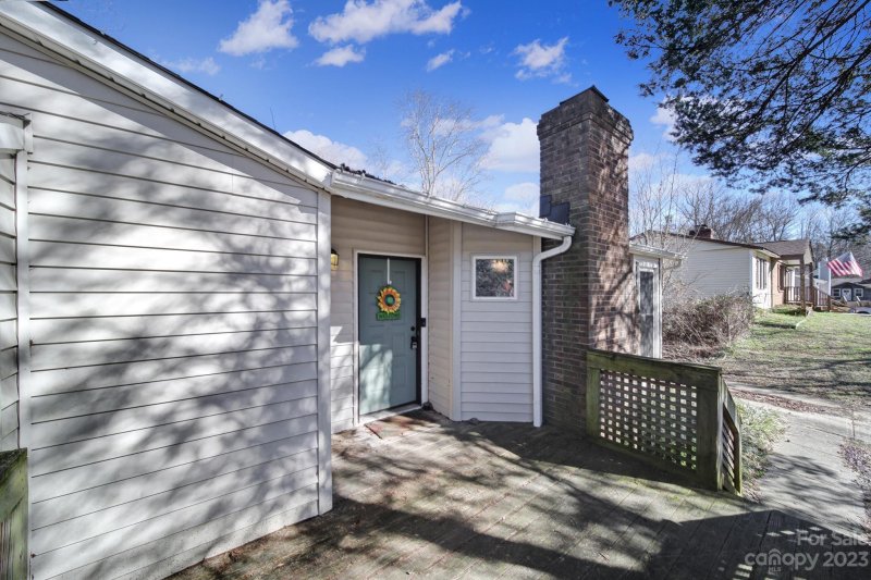 Property image 4 at 7811 Heatherdale Court, Charlotte, NC 28212