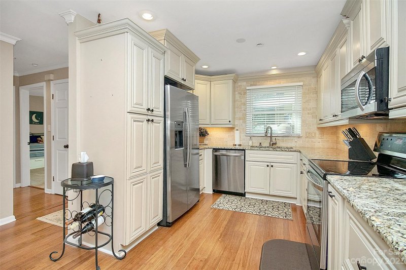 Property image 4 at 9808 Emerald Point Drive, Charlotte, NC 28278