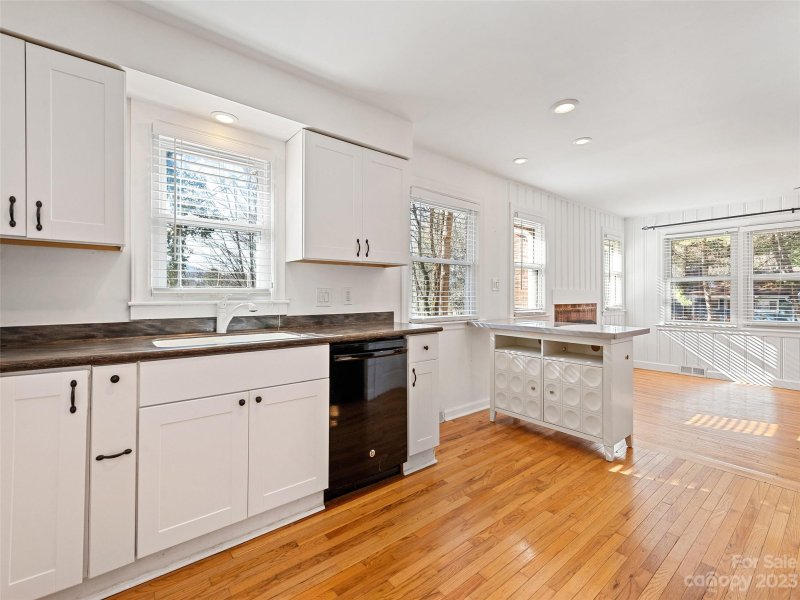 Property image 2 at 226 Beverly Road, Asheville, NC 28805