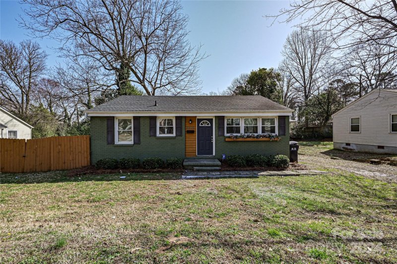 Property image 2 at 2039 Camp Greene Street, Charlotte, NC 28208