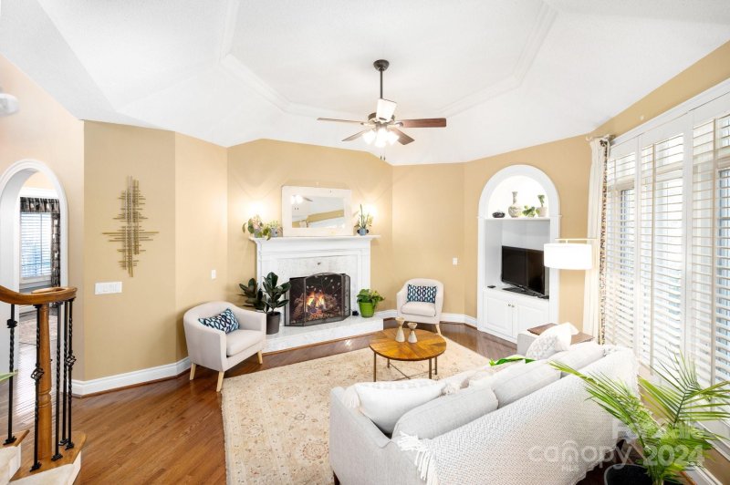 Property image 2 at 38 Tiverton Lane, Asheville, NC 28803