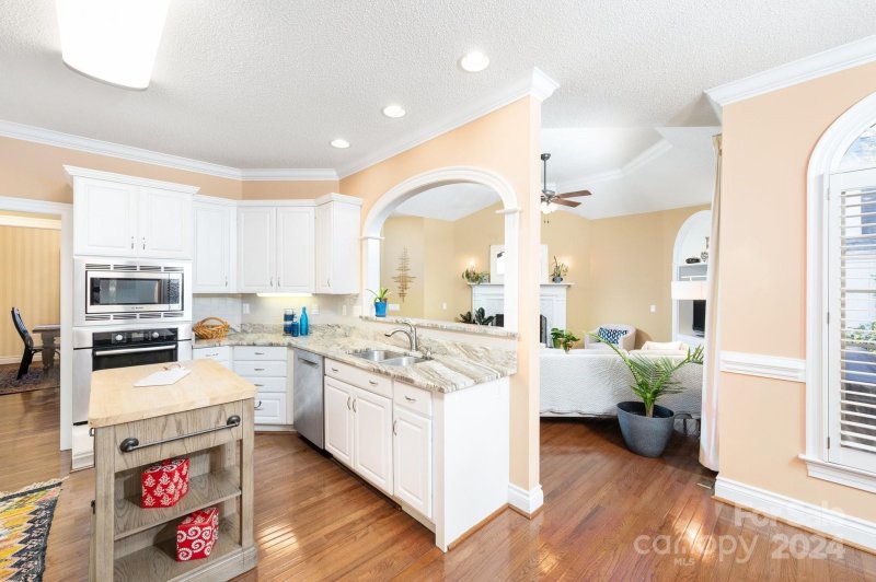 Property image 5 at 38 Tiverton Lane, Asheville, NC 28803