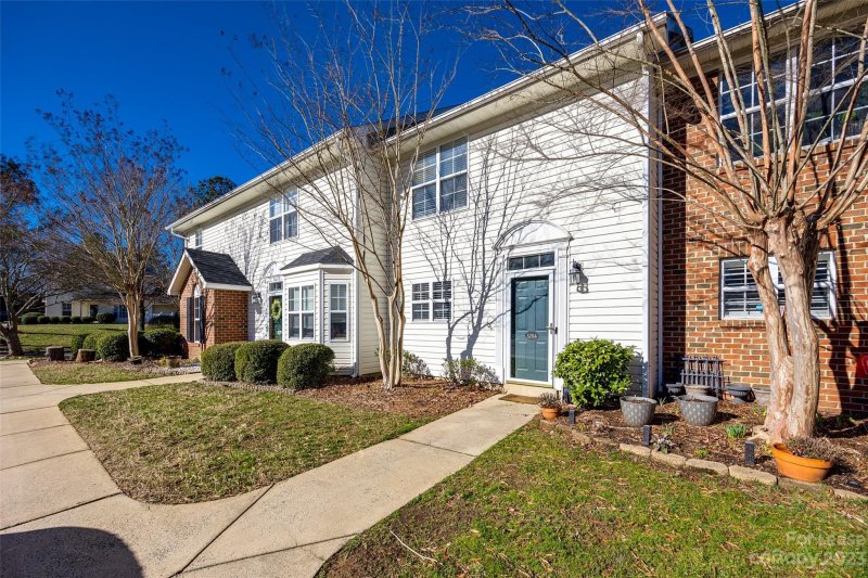 3704 Melrose Cottage Drive