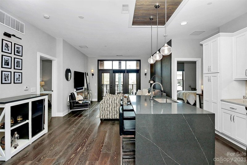 Property image 3 at 2401 Euclid Avenue, Charlotte, NC 28203