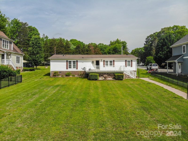 Property image 2 at 7178 Executive Circle, Denver, NC 28037