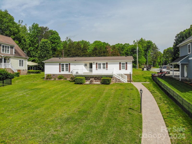 Property image 3 at 7178 Executive Circle, Denver, NC 28037