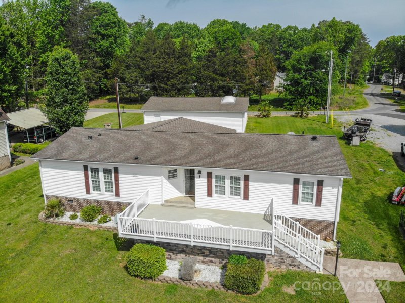 Property image 4 at 7178 Executive Circle, Denver, NC 28037