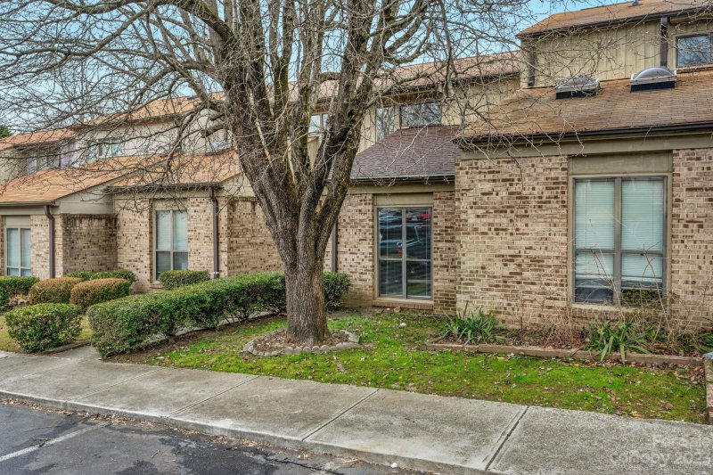 Property image 3 at 7922 Charter Oak Lane, Charlotte, NC 28226