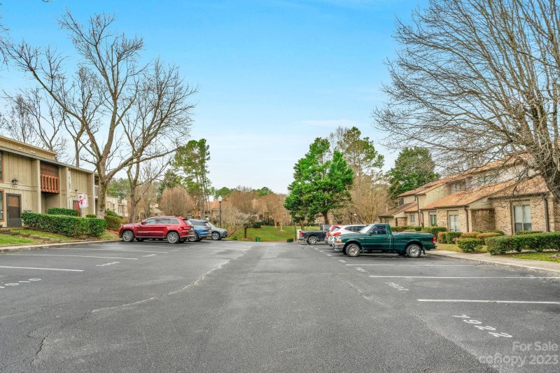 Property image 5 at 7922 Charter Oak Lane, Charlotte, NC 28226