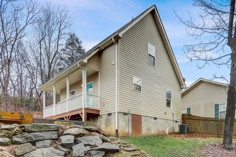 Property image 3 at 311 London Road, Asheville, NC 28803