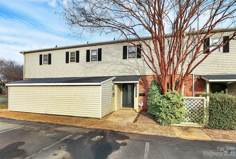 Property image 2 at 5947 Quail Hollow Road, Charlotte, NC 28210