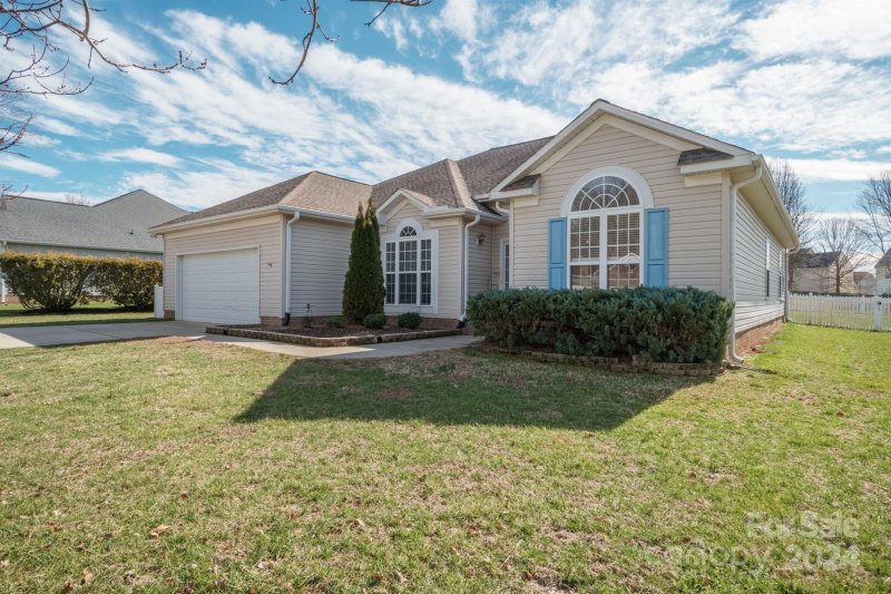 7558 Woodcrest Drive