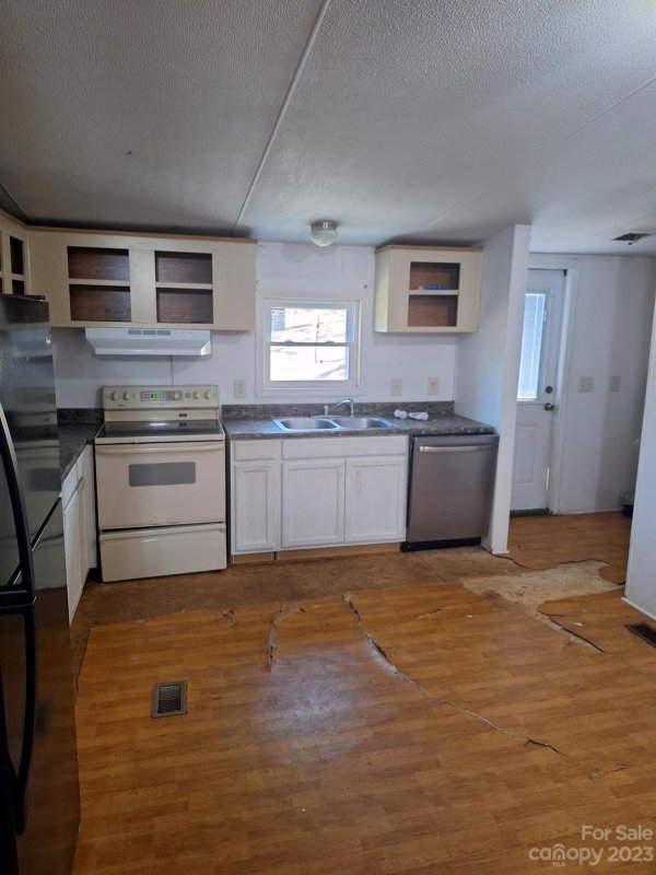 Property image 3 at 5940 Burnhurst Lane, Denver, NC 28037