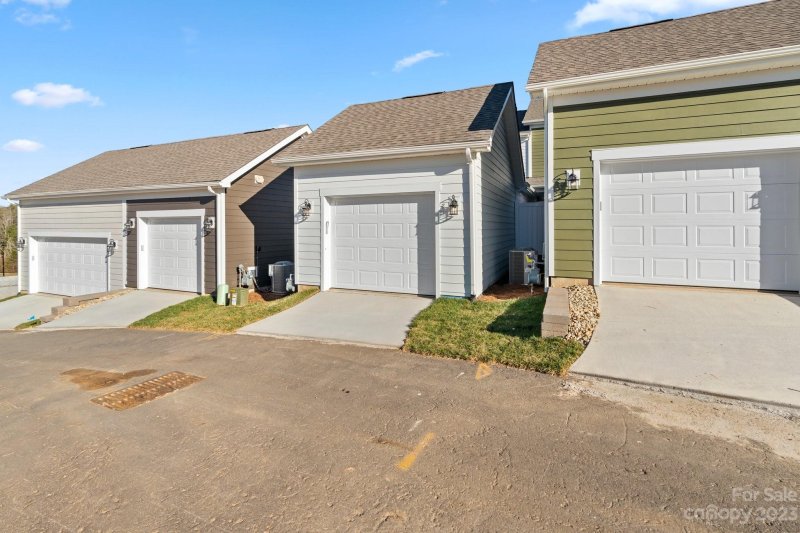 Property image 4 at 72 Walnut Springs Drive, Asheville, NC 28804