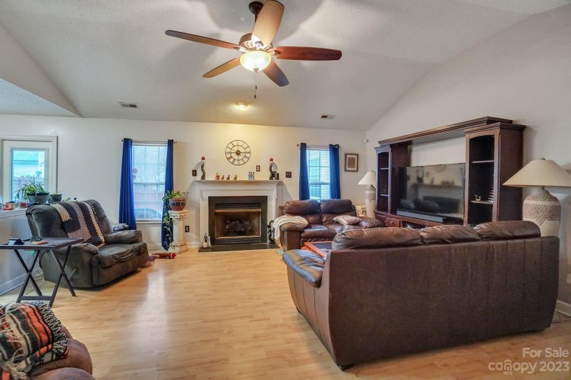 Property image 4 at 9953 Brawley Lane, Charlotte, NC 28215