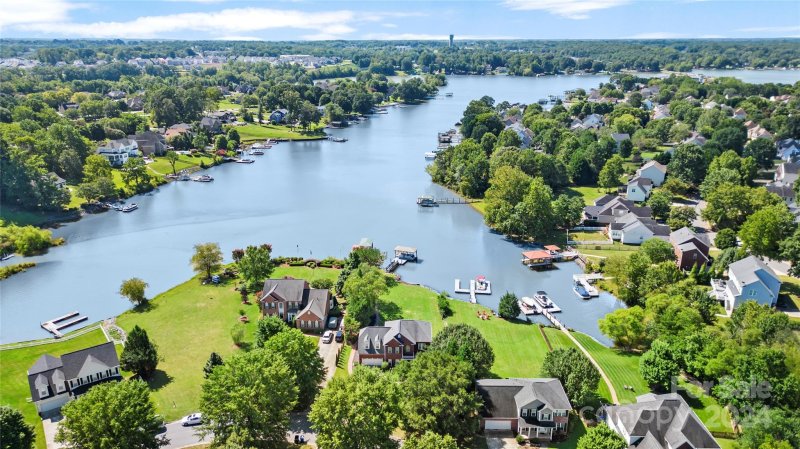 Property image 3 at 260 Chandeleur Drive, Mooresville, NC 28117