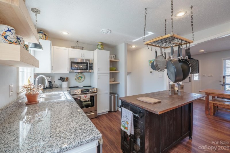 Property image 5 at 313 Clearbrook Road, Matthews, NC 28105