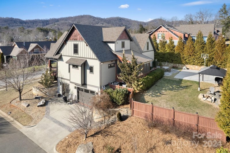 Property image 3 at 30 Shaker Court, Asheville, NC 28805