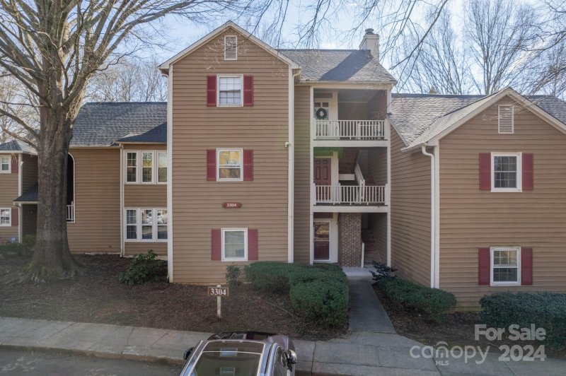 Property image 3 at 3304 Selwyn Farms Lane, Charlotte, NC 28209