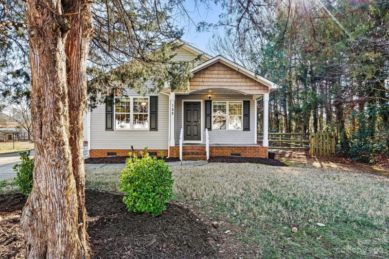 Property image 2 at 135 Mainview Drive, Mooresville, NC 28117