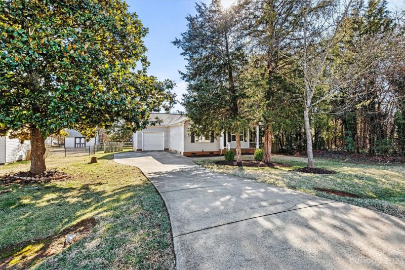 Property image 4 at 135 Mainview Drive, Mooresville, NC 28117