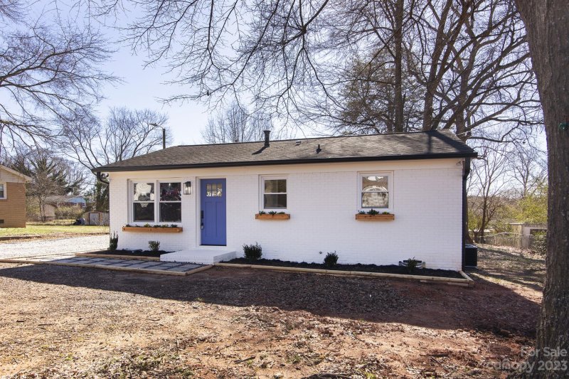 Property image 2 at 407 Telegraph Drive, Gastonia, NC 28056