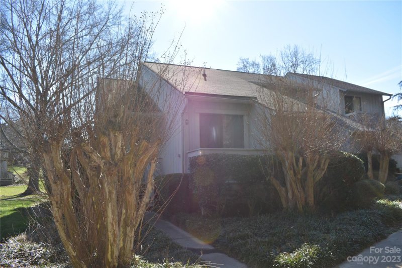 Property image 2 at 100 Willow Run Drive, Gastonia, NC 28056