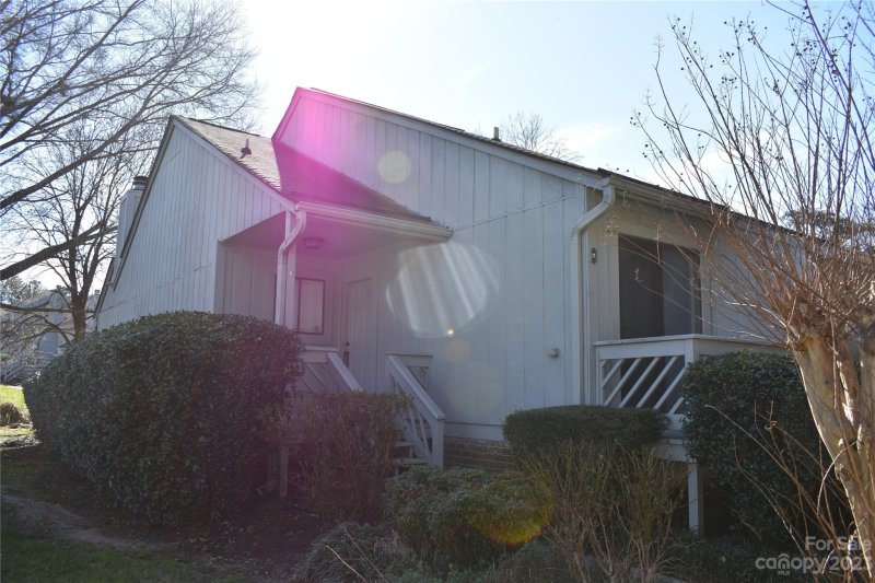 Property image 3 at 100 Willow Run Drive, Gastonia, NC 28056