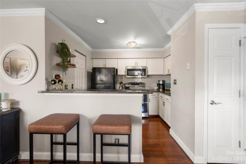 Property image 4 at 2510 Cranbrook Lane, Charlotte, NC 28207